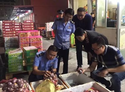 聯(lián)合執(zhí)法織密安全網(wǎng)——我市開展食用農(nóng)產(chǎn)品批發(fā)市場(chǎng)專項(xiàng)檢查紀(jì)實(shí)